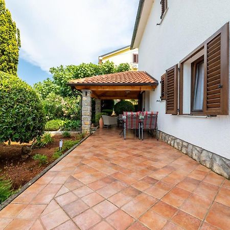 Apartman "Ela" Njivice Bagian luar foto