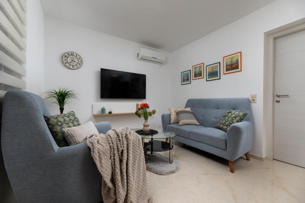 Apartman "Ela" Njivice Bagian luar foto
