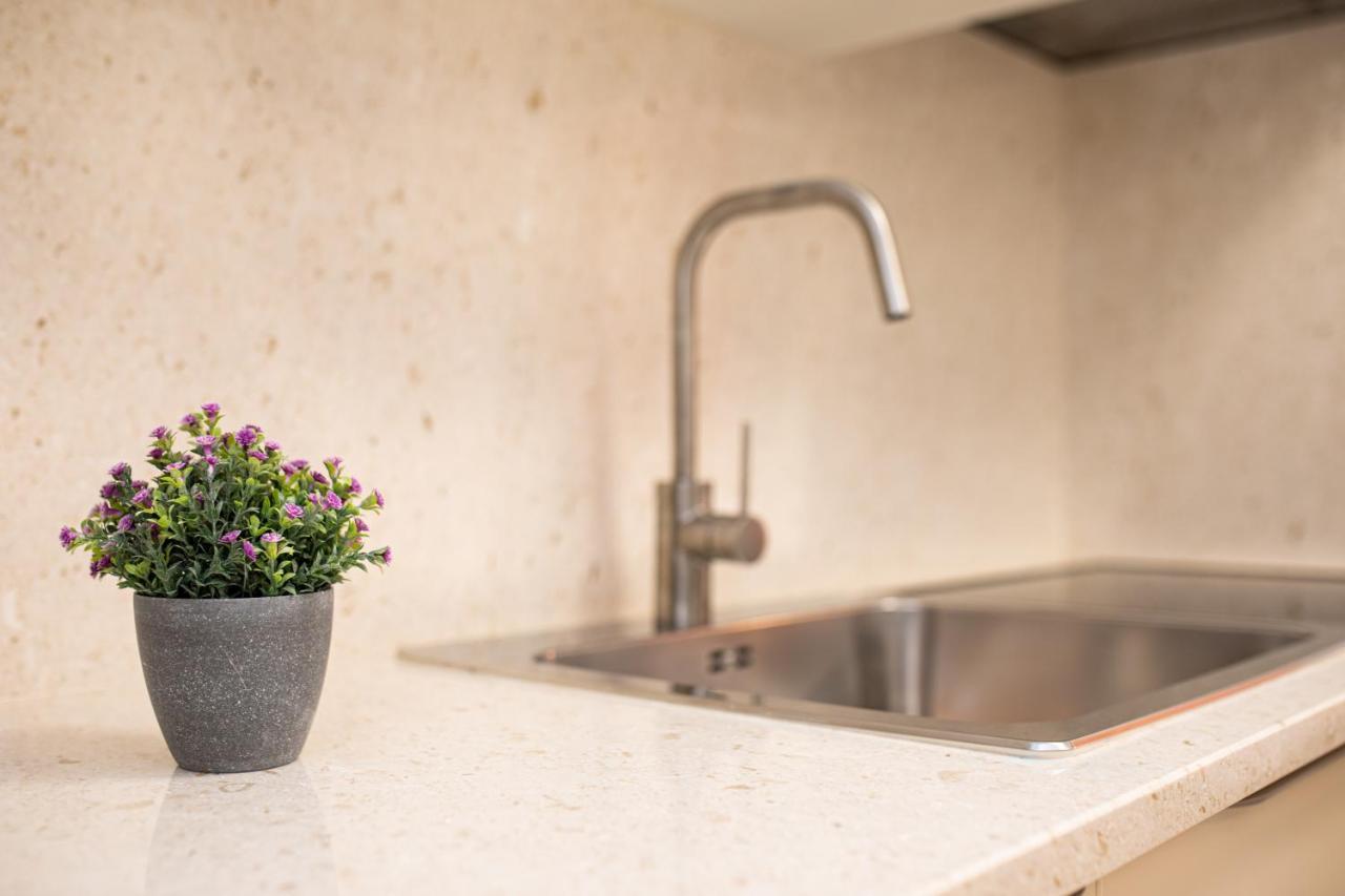 Apartman "Ela" Njivice Bagian luar foto