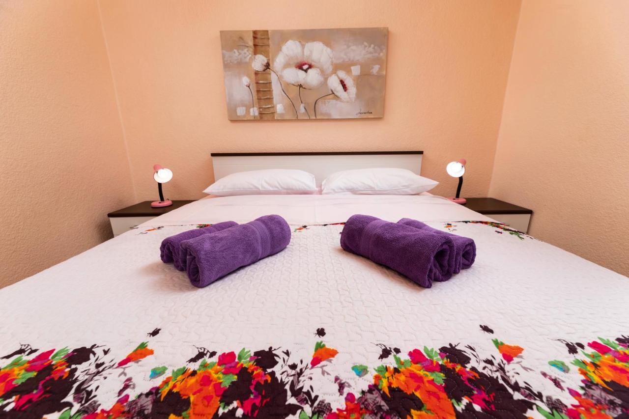 Apartman "Ela" Njivice Bagian luar foto