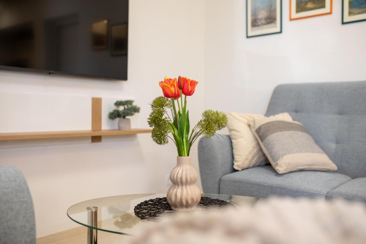Apartman "Ela" Njivice Bagian luar foto