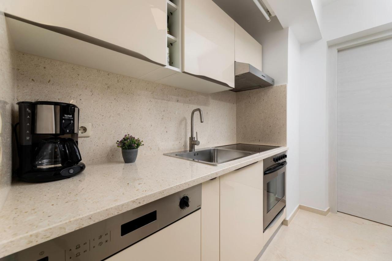 Apartman "Ela" Njivice Bagian luar foto