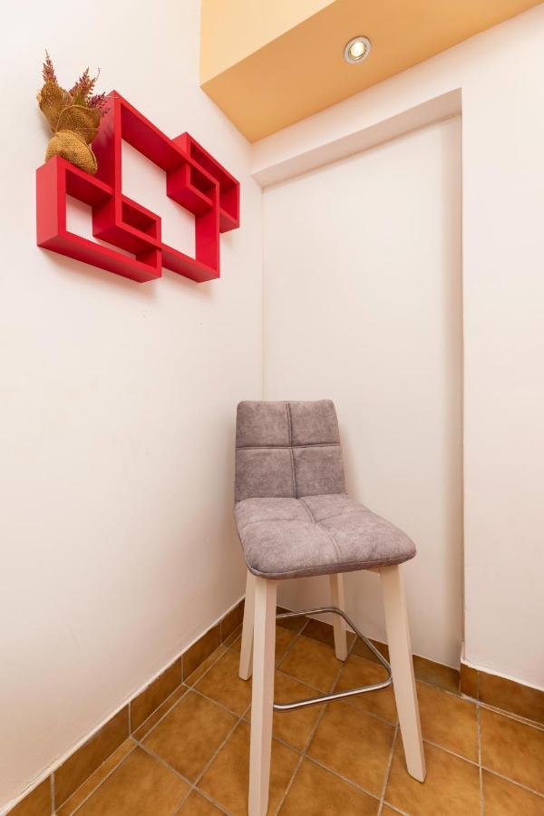 Apartman "Ela" Njivice Bagian luar foto