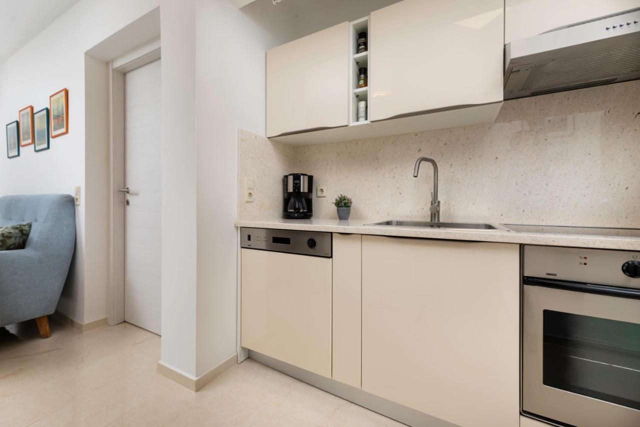Apartman "Ela" Njivice Bagian luar foto