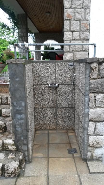 Apartman "Ela" Njivice Bagian luar foto