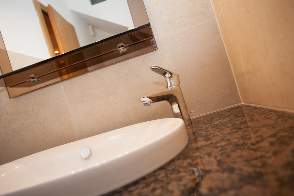 Apartman "Ela" Njivice Bagian luar foto