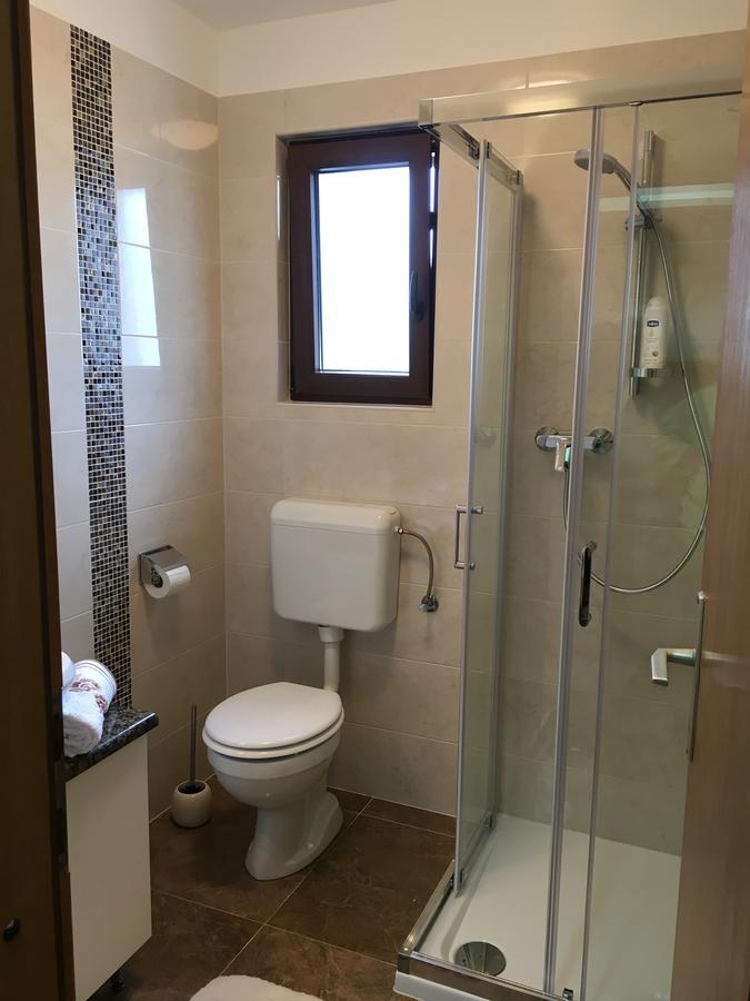 Apartman "Ela" Njivice Bagian luar foto